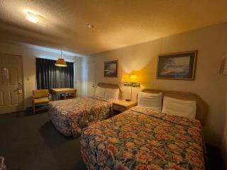 Twin Pine Motel - Tipton - 8
