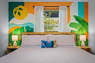 Tropical Paradise! Ξ Heated Pool! Ξ Pet Friendly! - Hollywood - 0