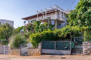 Family friendly apartments with a swimming pool Novi Vinodolski - 2419 - Novi Vinodolski - 9