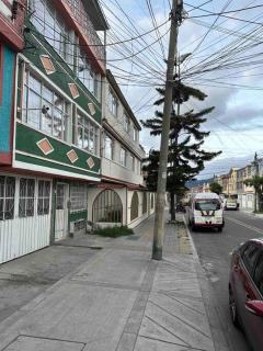 Apto cerca a Clínica del Olaya, candelaria y centro ciudad - 8