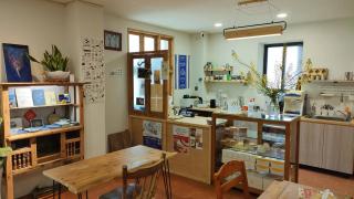 Island Flower Inn - 8