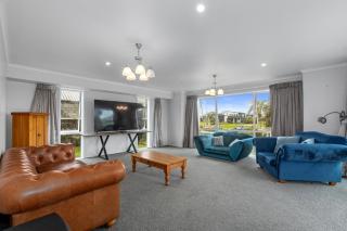 Shores Getaway - One Tree Point Holiday Home - One Tree Point - 2