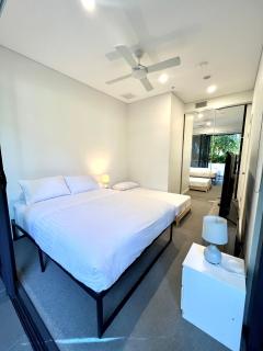 Great located unit/Private Balcony, Pool,Gym,Parking - 9