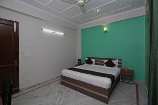 Hotel O 9075 Petals Inn - Noida - 9