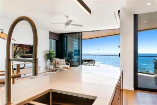 Absolute Beachfront Luxury Apartment - 8