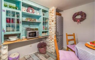 1 Bedroom Awesome Home In Crikvenica - Rijeka - 5