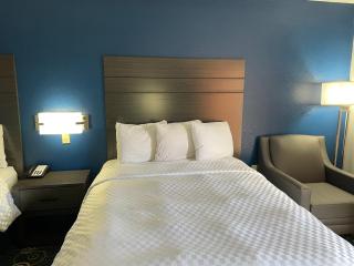 Clairmont Inn & Suites - Warren - Warren - 1