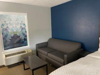 Clairmont Inn & Suites - Warren - Warren - 3