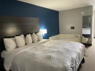 Clairmont Inn & Suites - Warren - Warren - 0