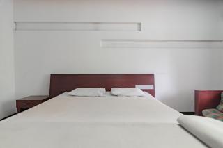 Istana Hotel Bandung Mitra RedDoorz - Bandung - 7