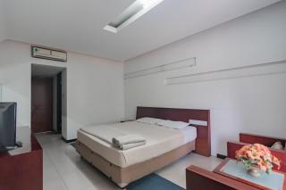 Istana Hotel Bandung Mitra RedDoorz - Bandung - 5