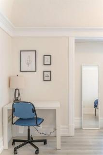 Modern Apt near all conveniences - 3