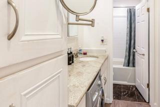 Condo in Most sought after neighborhoods - Oakland - 2