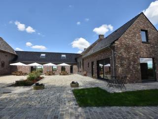 Spacious Holiday Home with Pond in Poperinge - Roesbrugge-Haringe - 0