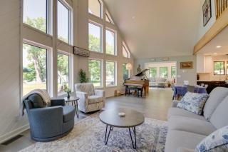 Lakefront Sunburg Vacation Rental with Boat Dock! - - 6