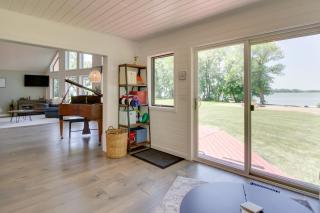 Lakefront Sunburg Vacation Rental with Boat Dock! - - 3