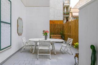 Villa Malfitano and Lolli Station Apt with Terrace - Palermo - 8