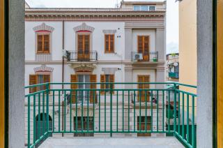 Villa Malfitano and Lolli Station Apt with Terrace - Palermo - 6
