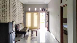 Omah Leren Mitra RedDoorz near Gembiraloka Zoo Yogyakarta - Timuran - 4