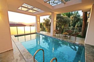 Villa With a Private Heated Pool, Jacuzzi, Overlooking Spectacular Views Of The Sea - 9