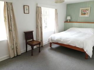 Gamekeeper's Cottage within historic Tregrehan Garden - Par - 6