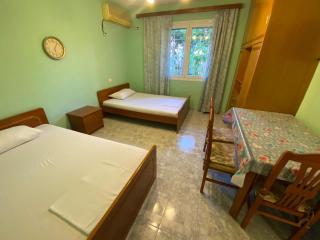 Lovely 2 bedroom rental unit with garden view city center - Saranda - 1