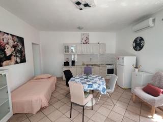 Apartments Pula with private parking Self Check In - 2