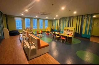 Modern & Sleek 1 BR Uptown Parksuites - Manila - 2