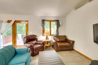 2 Mi to Cedar Lake Quiet Home with Fire Pit and Deck - 7