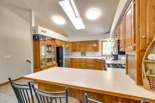 2 Mi to Cedar Lake Quiet Home with Fire Pit and Deck - Faribault - 3