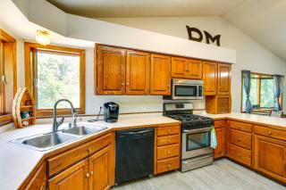 2 Mi to Cedar Lake Quiet Home with Fire Pit and Deck - Faribault - 1