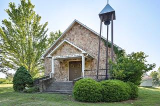 Old Church Retreat with Fire Pit and Air Hockey! - Omaha - 9