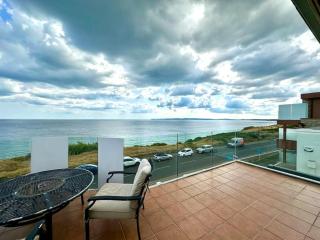 Incredible Panoramic Sea View 2 bedroom Sleeps 4 People! - Free Parking - The Best Beach! - Great Location - Fast WiFi - Smart TV - Newly decorated - sleeps up to 3! Close to Bournemouth & Poole Town Centre & Sandbanks - Bournemouth - 5