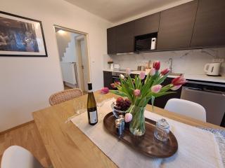Apartmánový dům se zahradou v klidné části Prahy - Prague - 2