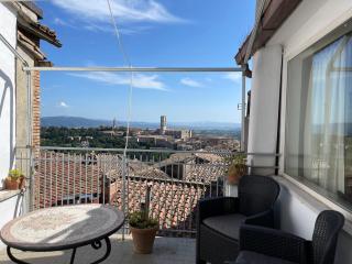 Attico con terrazzo panoramico a 200 mt dal Duomo - Perugia - 0