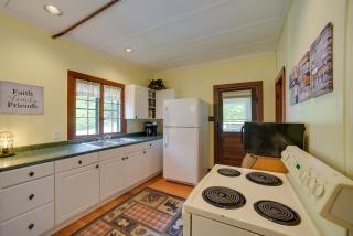 Beach and Kayaks Waterfront Cabin on Lake Pleasant! - Lake Pleasant - 4