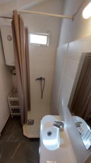 R&E Apartment - 6