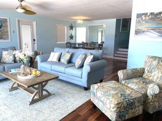 Manatee Manor Beachfront Retreat - 7