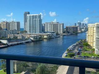 Miami Beach 1B/1B Apmt Amazing Intercoastal View! - Hallandale Beach - 2