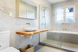 Renovated Character Central Home - WiFi & Netflix - Auckland - 6