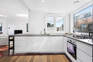 Renovated Character Central Home - WiFi & Netflix - Auckland - 4
