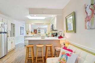 Breezy PCB Vacation Rental with Lanai, Walk to Ocean - Panama City Beach - 1