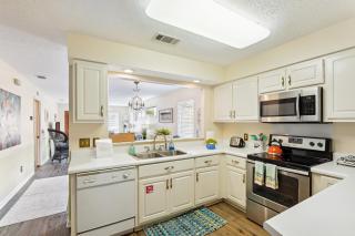 Breezy PCB Vacation Rental with Lanai, Walk to Ocean - Panama City Beach - 5