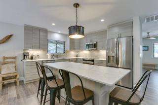 1 Mi to Harbour Town Sea Pines Resort Home - Hilton Head Island - 2