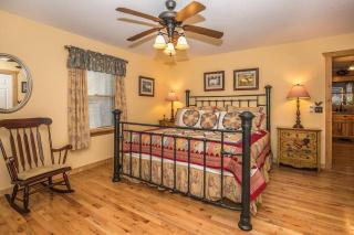 3-Story Private Cabin with Hot Tub and Fire Pit - Hiawassee - 6