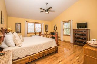 3-Story Private Cabin with Hot Tub and Fire Pit - Hiawassee - 3