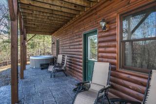 3-Story Private Cabin with Hot Tub and Fire Pit - Hiawassee - 1