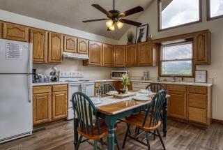 Mountain Laurel Lookout, Hot Tub, WIFI, 1089 FREE tickets each paid day, Dollywood and More - Gatlinburg - 5