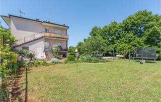 Gorgeous Apartment In Umag With Wifi - 0