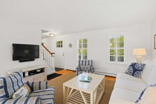 Walk to Skaket Beach Charming Cottage with Deck - Orleans - 4
